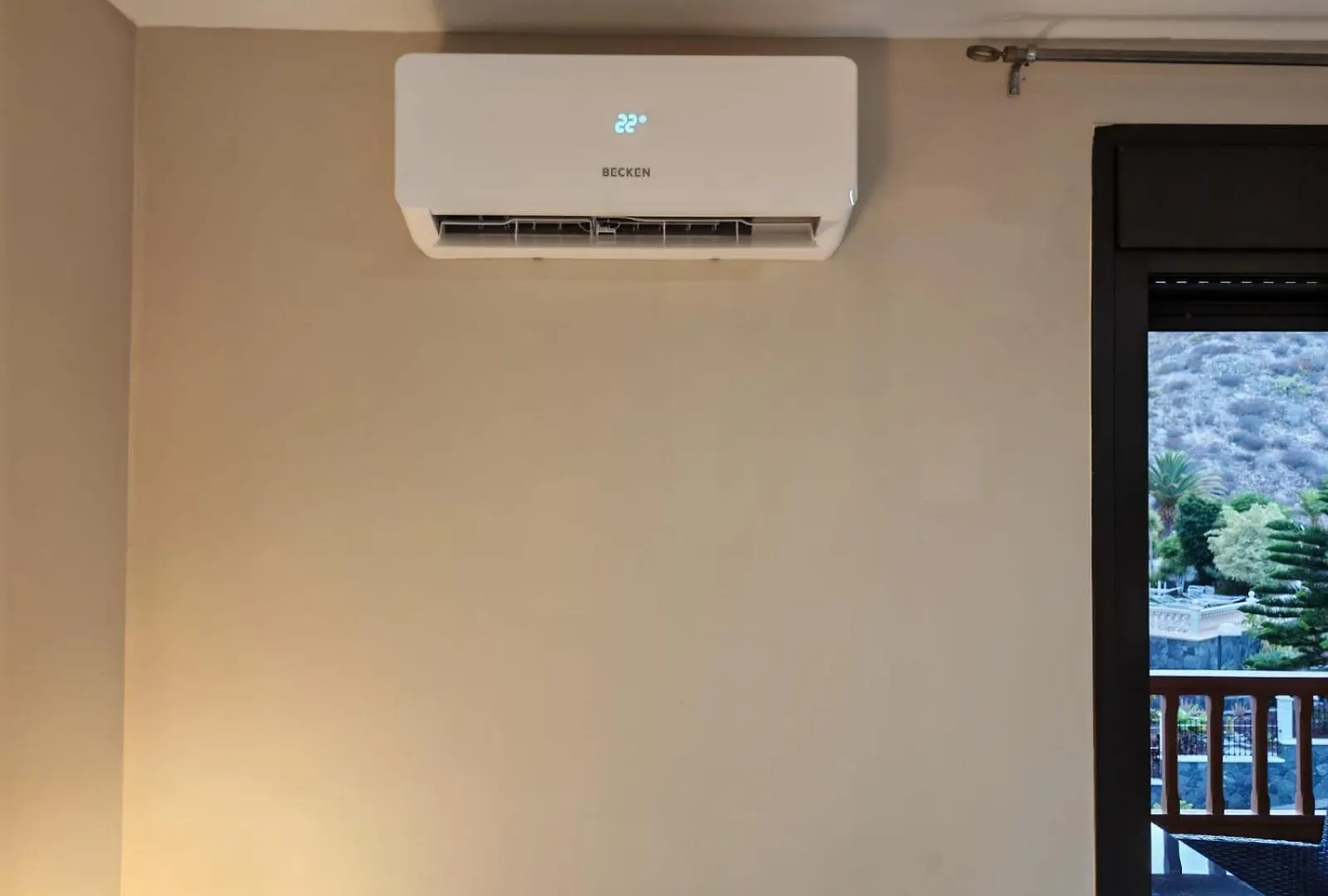 Beautiful Renovated Apartment With Terrace And Air Condition In Mocan 4 Palm Mar  滨海帕尔姆