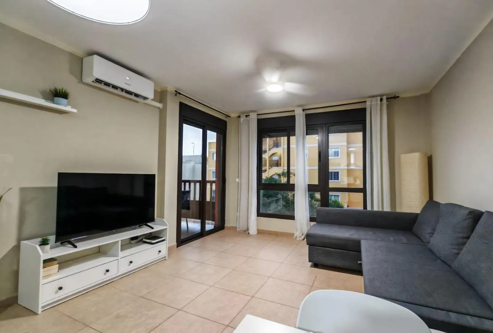 Beautiful Renovated Apartment With Terrace And Air Condition In Mocan 4 Palm Mar Spanien