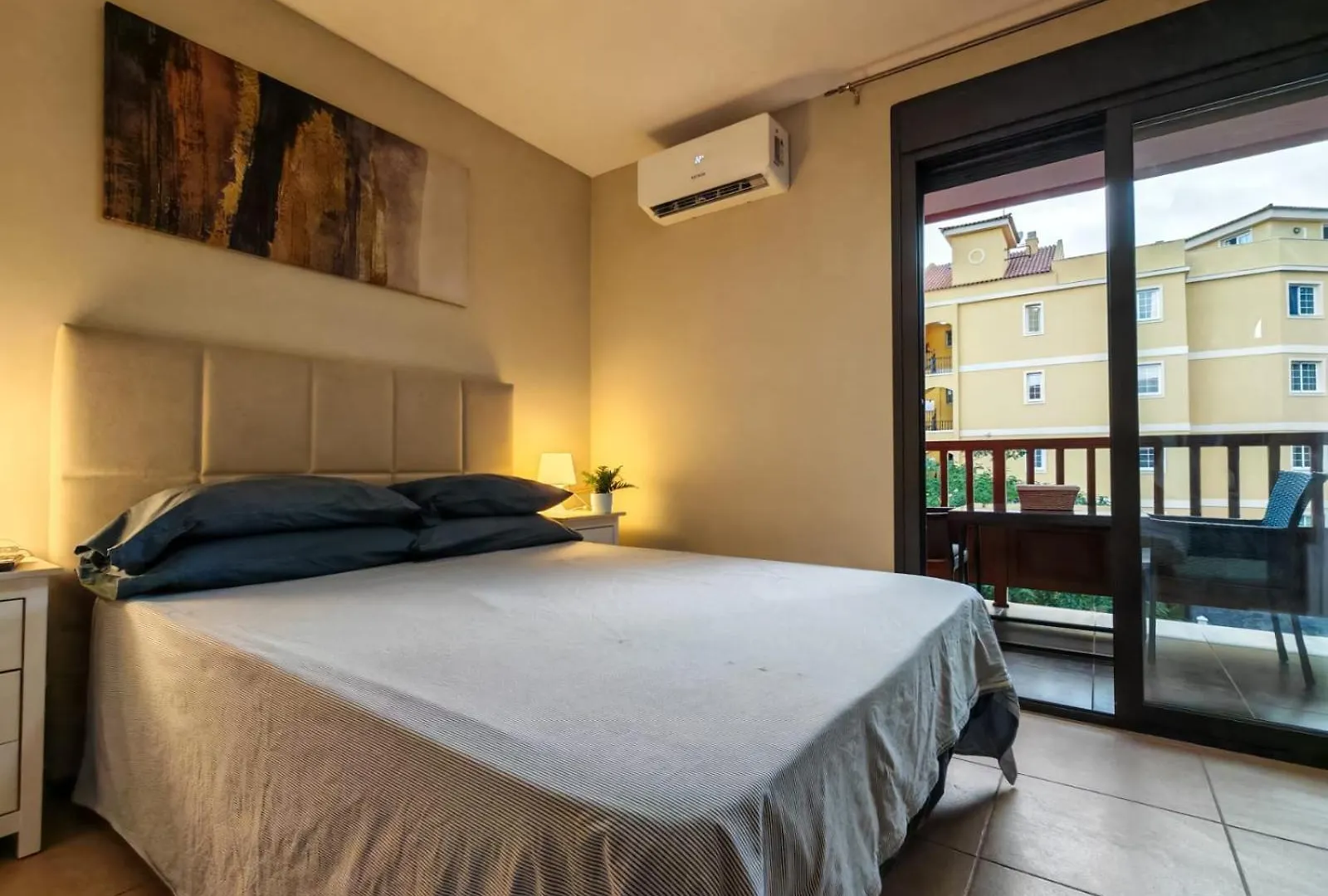 Beautiful Renovated Apartment With Terrace And Air Condition In Mocan 4 Palm Mar