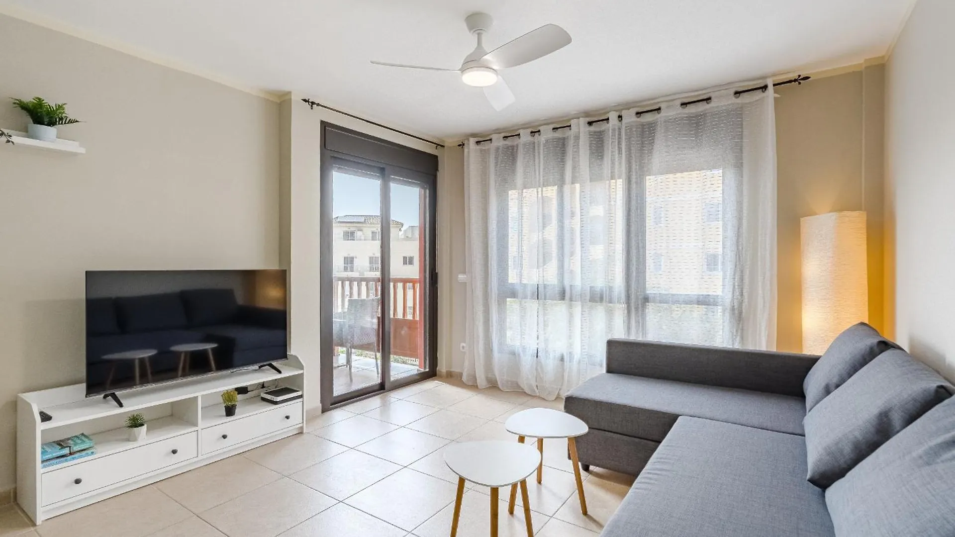 Beautiful Renovated Apartment With Terrace And Air Condition In Mocan 4 Palm Mar location