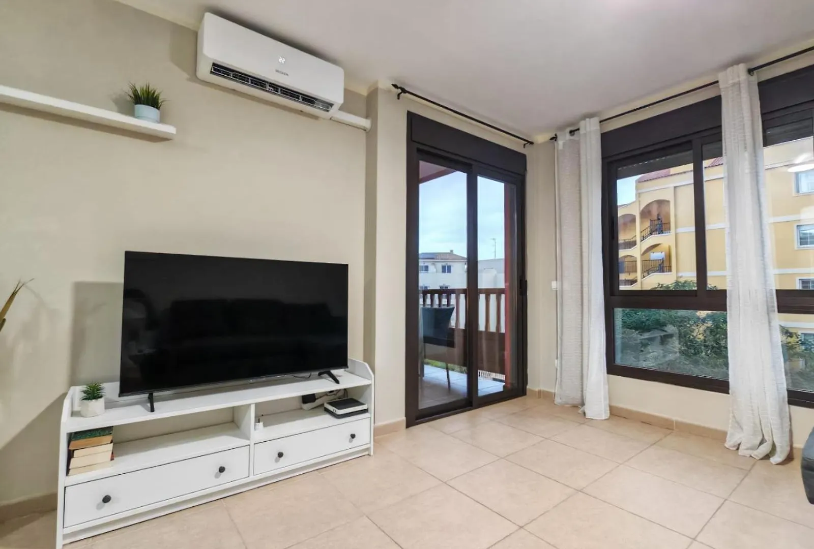 Beautiful Renovated Apartment With Terrace And Air Condition In Mocan 4 Palm Mar